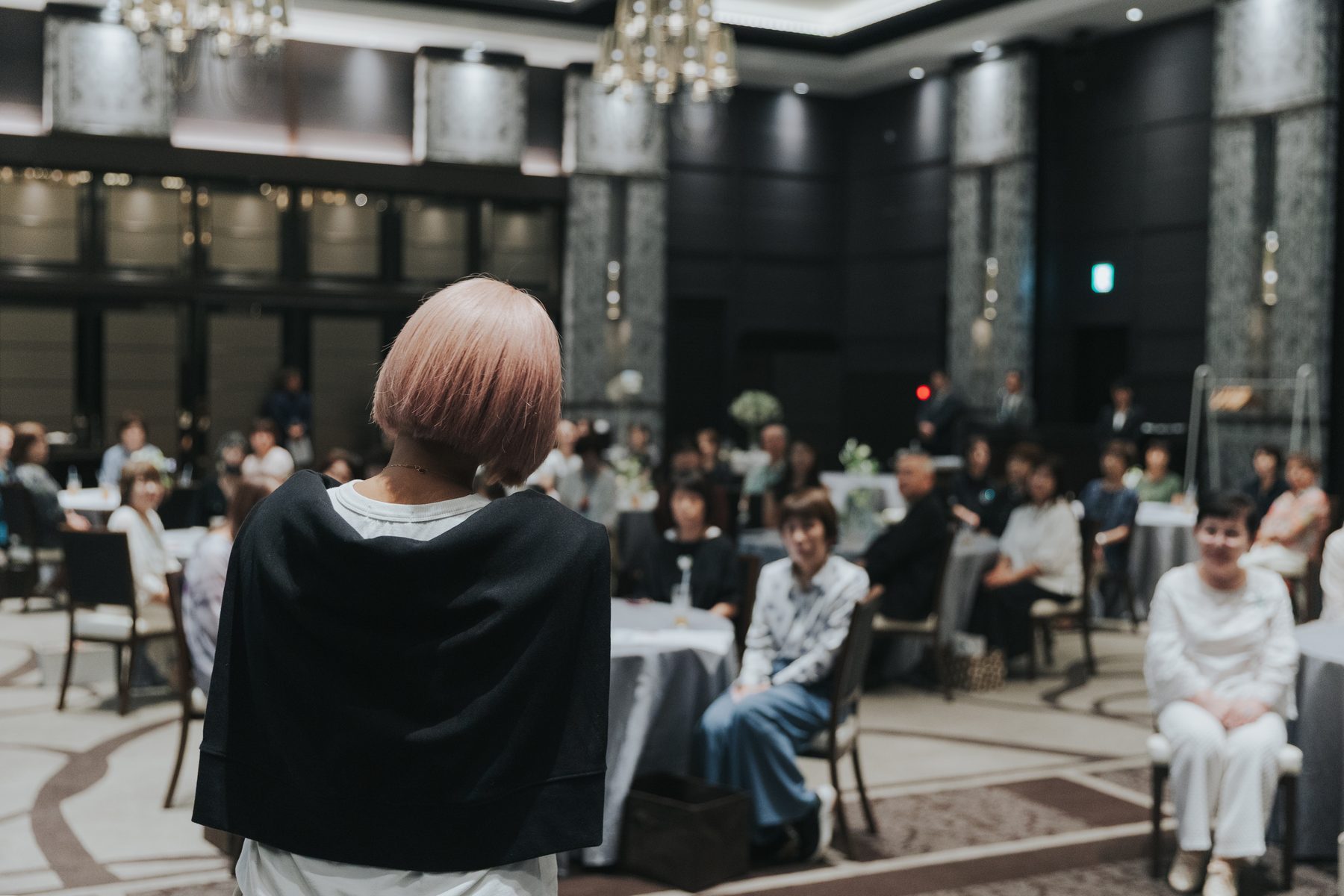 梅宮アンナさんの講演を聞く参加者